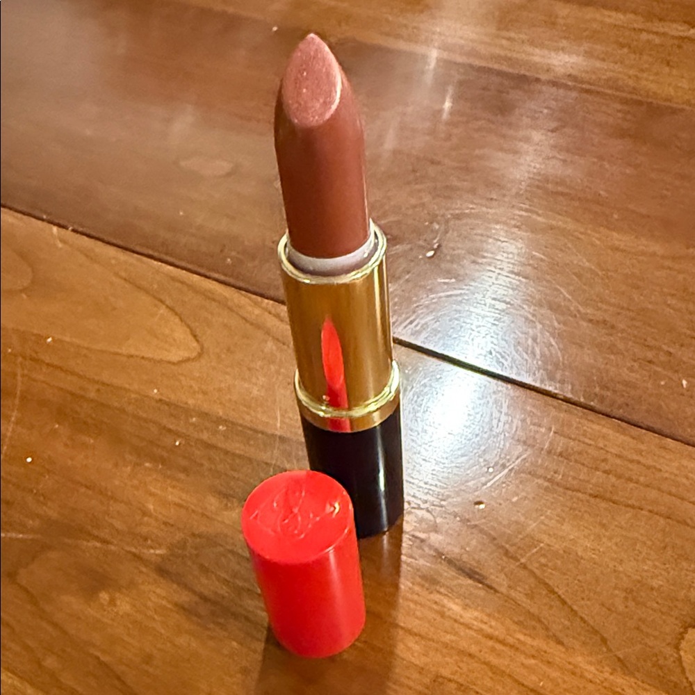 Luxurious Estee Lauder Lipstick